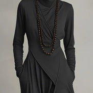 Vestido Maxi Púrpura con Cuello Alto Asimétrico y Plisado