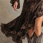 Vestido Midi de Terciopelo con Cuello Alto y Manga Campana