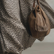 Falda Evasé con Estampado Leopardo Gris Elegante y Versátil