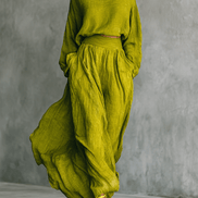 Conjunto Top Verde con Cuello Alto y Falda Maxi