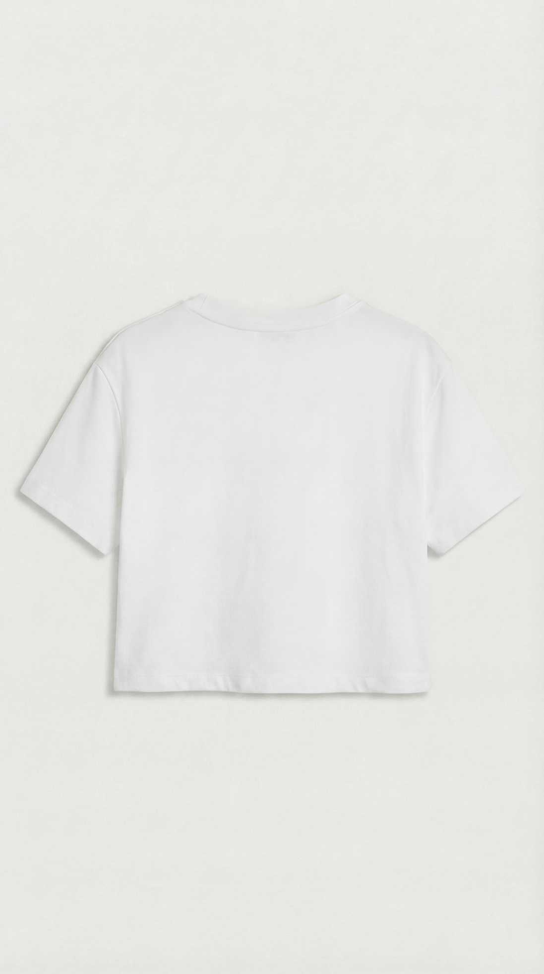 CAMISETA CON ABERTURAS Y PEDRERIA