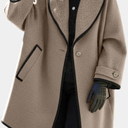 Abrigo Oversize con Cuello Ancho
