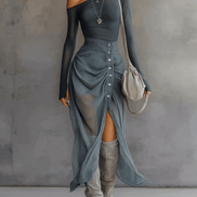 Conjunto Asimétrico Gris con Transparencias y Detalle Cut Out
