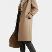 Abrigo Oversize con Cuello Ancho