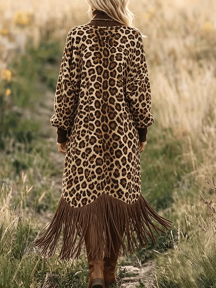 Vestido midi de manga larga con estampado de leopardo y bajo con flecos