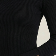 Suéter de cuello alto Beth con puños de encaje texturizado
