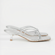 Sandalias con tacón Christina y detalle de nudo