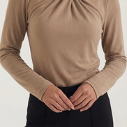 Blusa Jamie con cuello mock y lazo