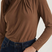 Blusa Jamie con cuello mock y lazo