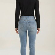 Blusa Jamie con cuello mock y lazo