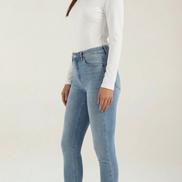 Blusa Jamie con cuello mock y lazo