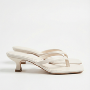 Sandalias Jessica con Tacón Kitten y Diseño de Zehentrenner