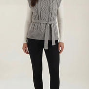 Chaleco de punto trenzado con cuello alto Wendy