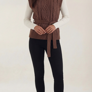 Chaleco de punto trenzado con cuello alto Wendy