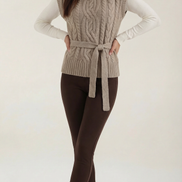 Chaleco de punto trenzado con cuello alto Wendy